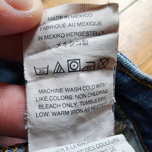 J.Crew Trademark Light Wash Denim Rolled Shorts Size 29 - Picture 7 of 10